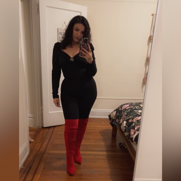 HI!! I’m Bibi 🖤💕 Welcome to my closet! - Picture 8 of 15